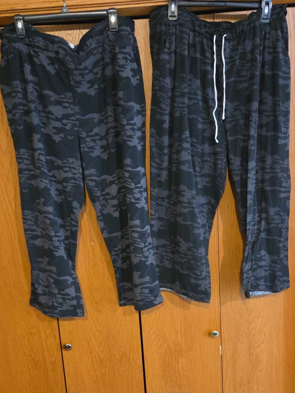 Women's Black Camo Cropped Pants with Drawstring, Size 1x